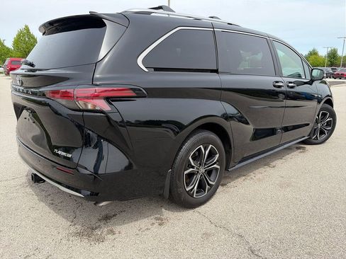 Used 2025 Toyota Sienna Platinum AWD/4WD image 10