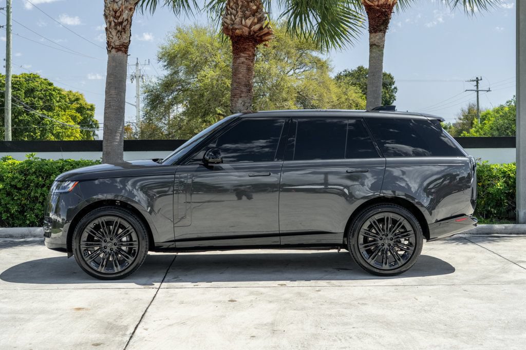Used 2026 Land Rover Range Rover SE AWD/4WD image 3