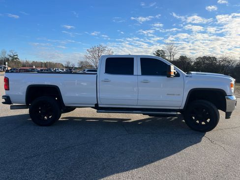 Used 2018 GMC Sierra 2500 SLE w/ SLE Preferred Package image 10