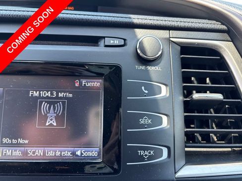 Used 2019 Toyota Highlander LE w/ Carpet Mat Package (TMS) FWD image 27