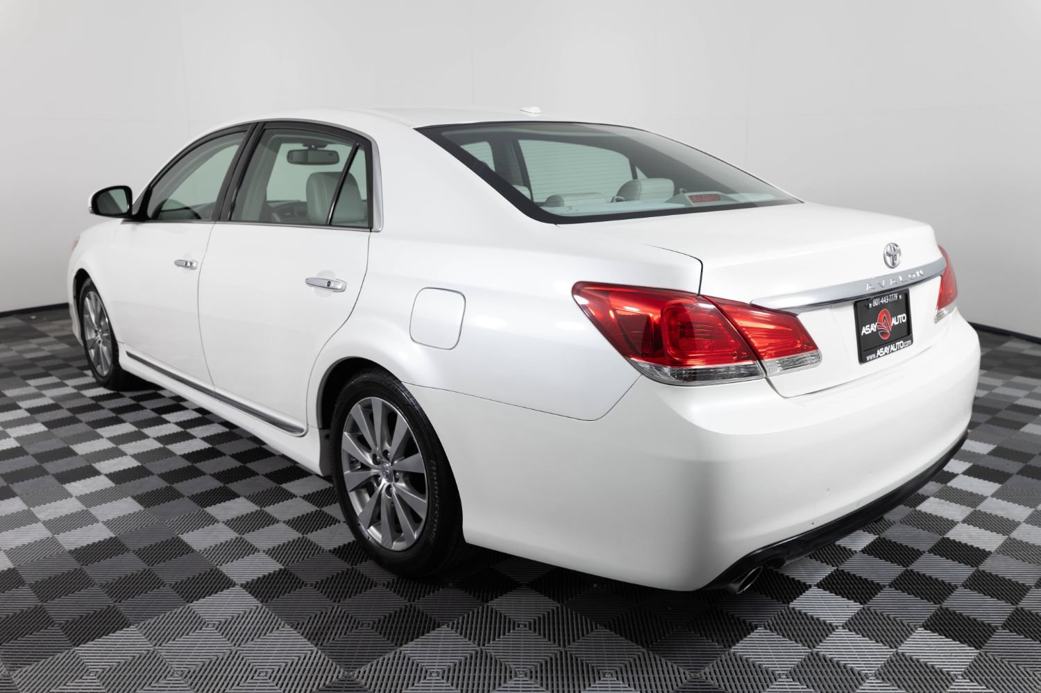 Used 2011 Toyota Avalon Limited FWD image 5