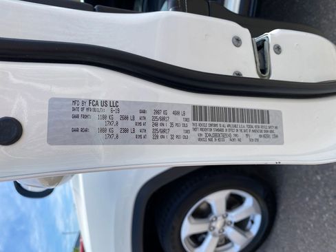 Used 2019 Jeep Compass Latitude w/ Cold Weather Group AWD/4WD image 29
