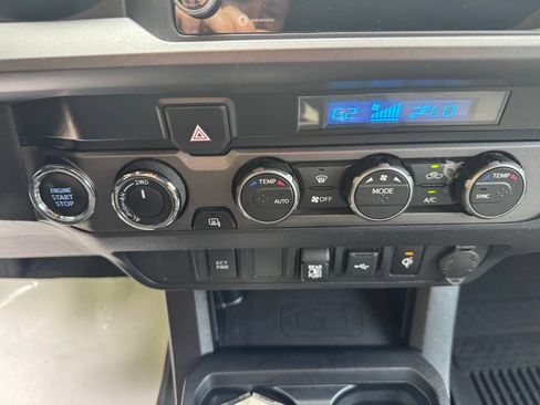 Used 2021 Toyota Tacoma TRD Sport AWD/4WD image 30