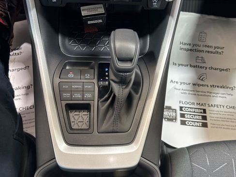 Used 2025 Toyota RAV4 XLE image 29