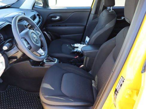 Used 2023 Jeep Renegade Latitude image 16