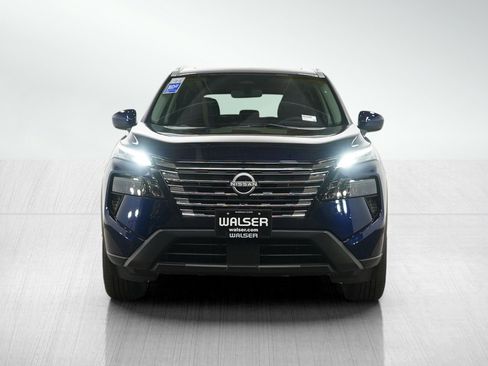 Used 2024 Nissan Rogue SV w/ SV Premium Package image 8