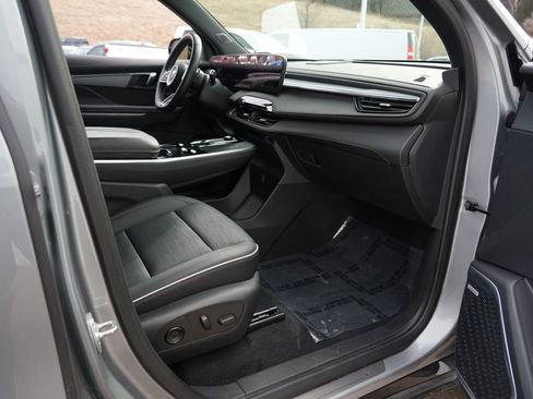 Used 2025 Buick Enclave Sport Touring image 32