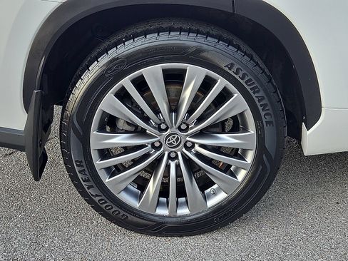 Used 2022 Toyota Highlander Platinum AWD/4WD image 7