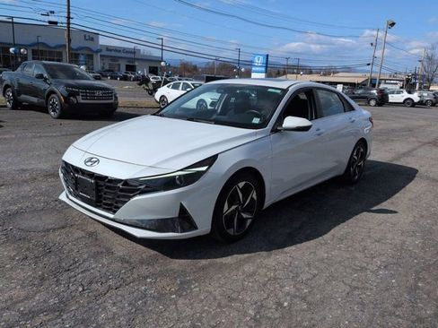 Used 2022 Hyundai Elantra SEL w/ Convenience + Premium Package image 8