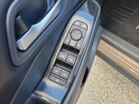 Used 2025 Nissan Rogue SV FWD image 14