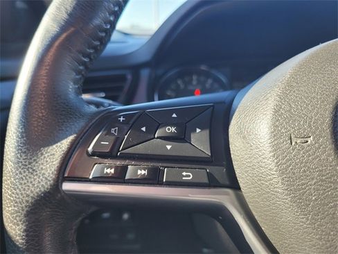 Used 2018 Nissan Rogue SV image 28