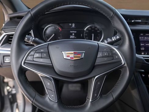 Used 2025 Cadillac XT5 Luxury w/ LPO, Floor Liner Package FWD image 12