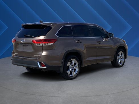 Used 2017 Toyota Highlander Limited w/ Carpet Mat Package AWD/4WD image 3