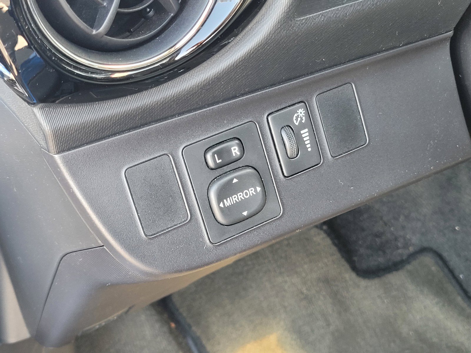 Used 2015 Toyota Prius C Two FWD image 19