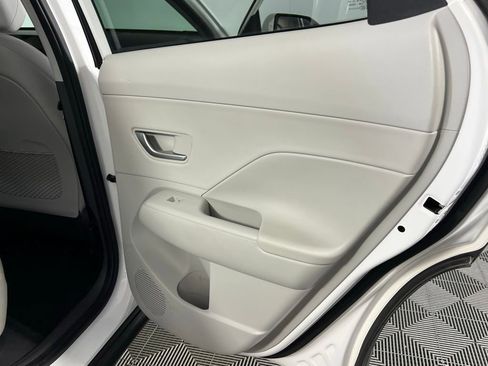 Used 2024 Hyundai Kona Limited image 29