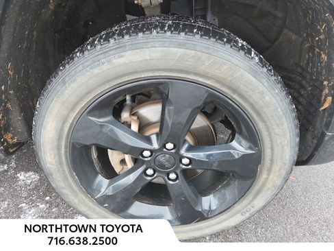 Used 2023 Jeep Grand Cherokee Altitude image 2