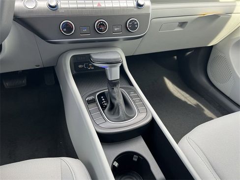 New 2026 Hyundai Kona SE image 9