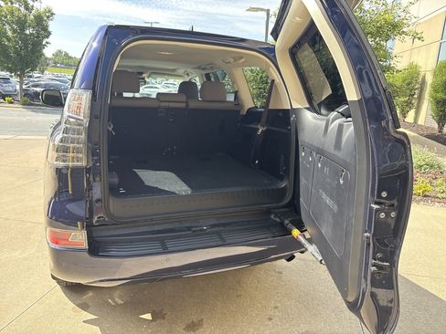Used 2022 Lexus GX 460 Premium w/ Premium Package AWD/4WD image 27