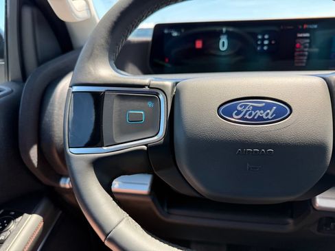 Used 2025 Ford Expedition Active AWD/4WD image 25