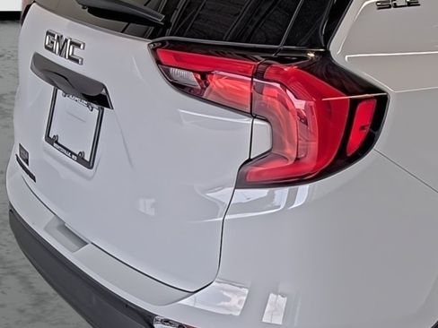 Used 2020 GMC Terrain SLE w/ Driver Convenience Package FWD image 13