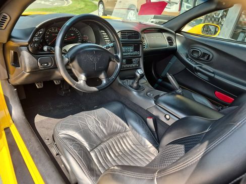 Used 2002 Chevrolet Corvette Z06 w/ Memory Pkg RWD image 9
