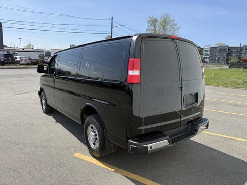 Used 2018 Chevrolet Express 2500 w/ Driver Convenience Package image 3