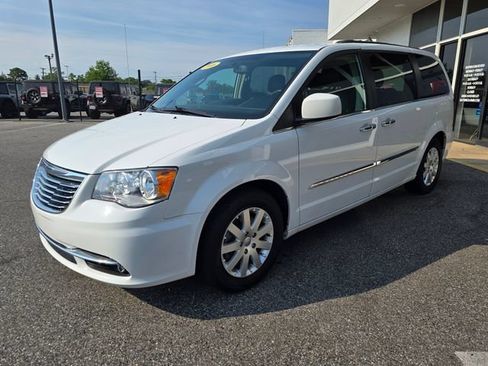 Used 2016 Chrysler Town & Country Touring w/ Driver Convenience Group FWD image 28