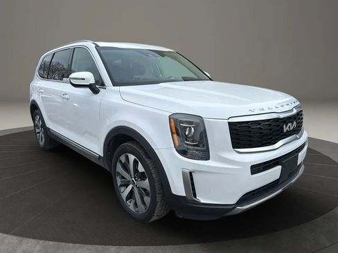 Used 2022 Kia Telluride S image 3