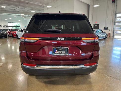 Used 2024 Jeep Grand Cherokee Limited RWD image 7