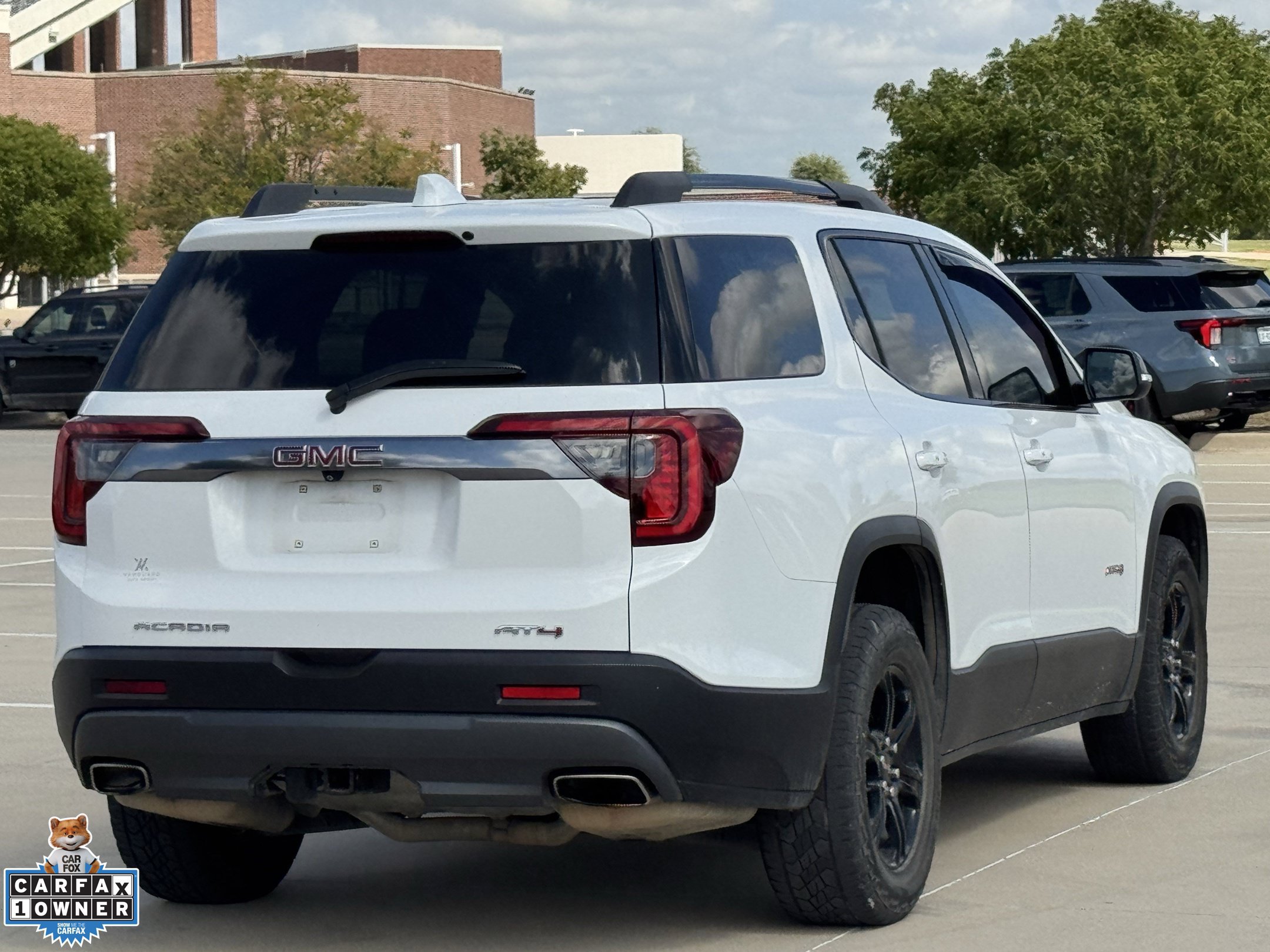 Used 2023 GMC Acadia AT4 w/ Technology Package AWD/4WD image 4