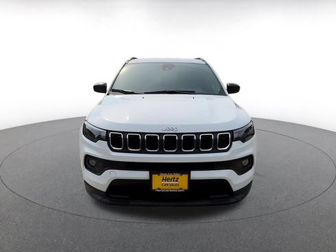 Used 2025 Jeep Compass Latitude AWD/4WD image 4