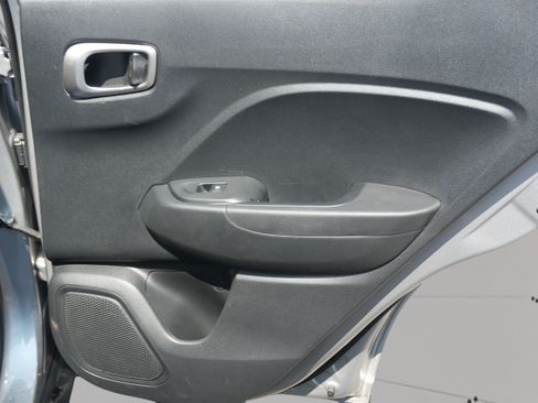 Used 2025 Hyundai Venue SEL FWD image 25