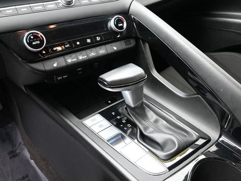 Used 2024 Hyundai Elantra SEL w/ Convenience Package image 15