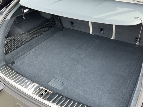 Certified 2023 Porsche Cayenne Platinum Edition image 19