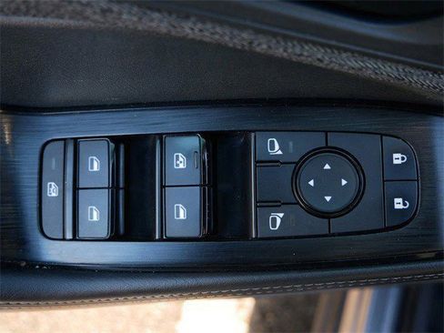 Used 2021 Nissan Rogue S image 18