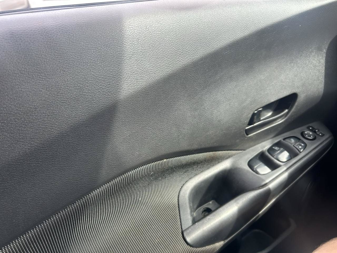 Used 2019 Nissan Kicks S FWD image 26