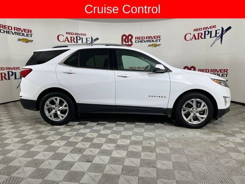 Used 2019 Chevrolet Equinox LT w/ Sun & Navigation Package image 10