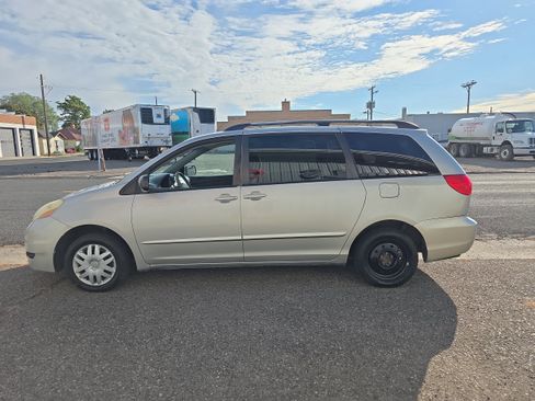 Used 2006 Toyota Sienna CE FWD image 5