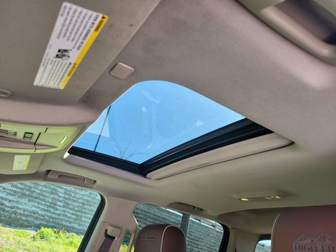 Used 2017 Chevrolet Silverado 1500 High Country image 3