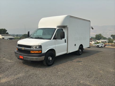 Used 2016 Chevrolet Express 3500 w/ Chrome Appearance Package image 3