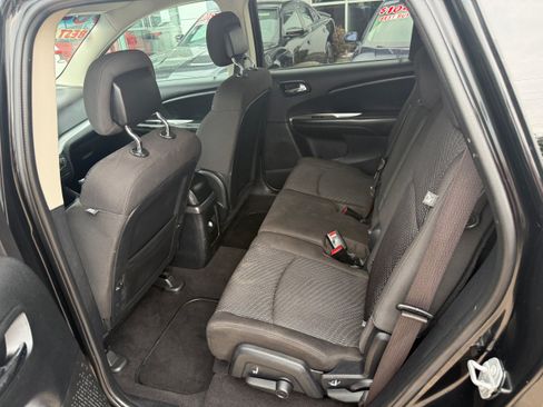Used 2017 Dodge Journey SXT w/ Comfort/Convenience Group FWD image 5