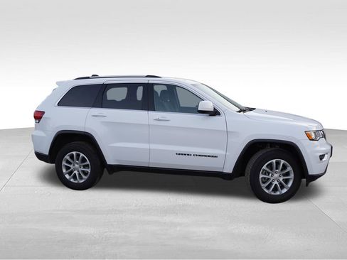 Certified 2021 Jeep Grand Cherokee Laredo image 3