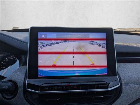 Used 2024 Jeep Compass Latitude image 13