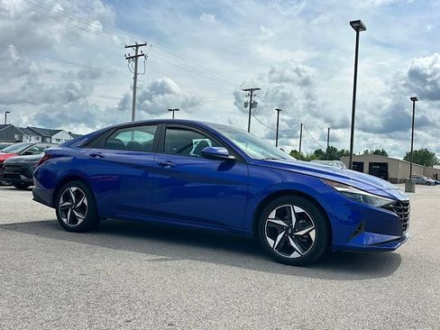 Used 2023 Hyundai Elantra SEL w/ Convenience Package FWD image 10