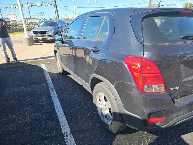 Used 2020 Chevrolet Trax LS FWD image 14