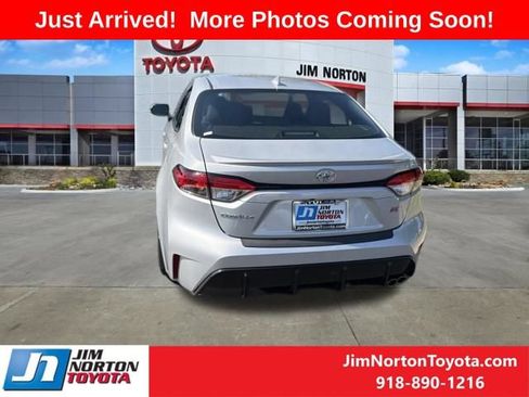 Used 2025 Toyota Corolla SE w/ SE Premium Package FWD image 7