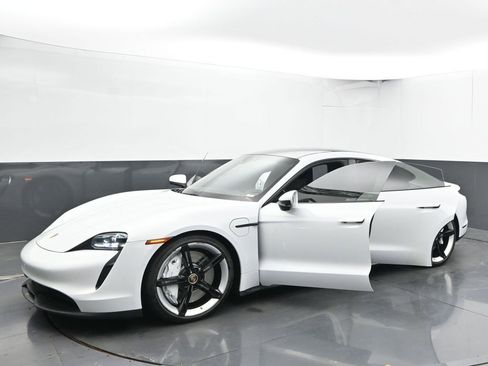 Used 2020 Porsche Taycan 4S image 56
