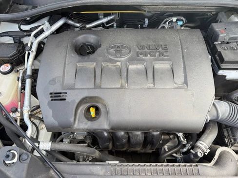 Used 2019 Toyota C-HR LE FWD image 29