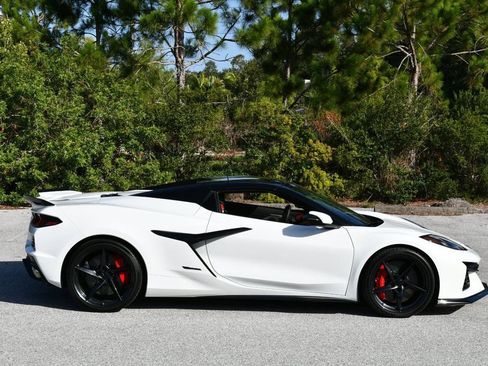 Used 2024 Chevrolet Corvette E-Ray Convertible w/ 3LZ AWD/4WD image 49