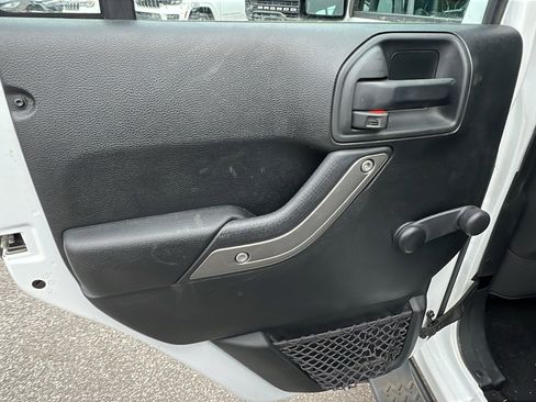 Used 2018 Jeep Wrangler Unlimited Sport w/ Connectivity Group image 21